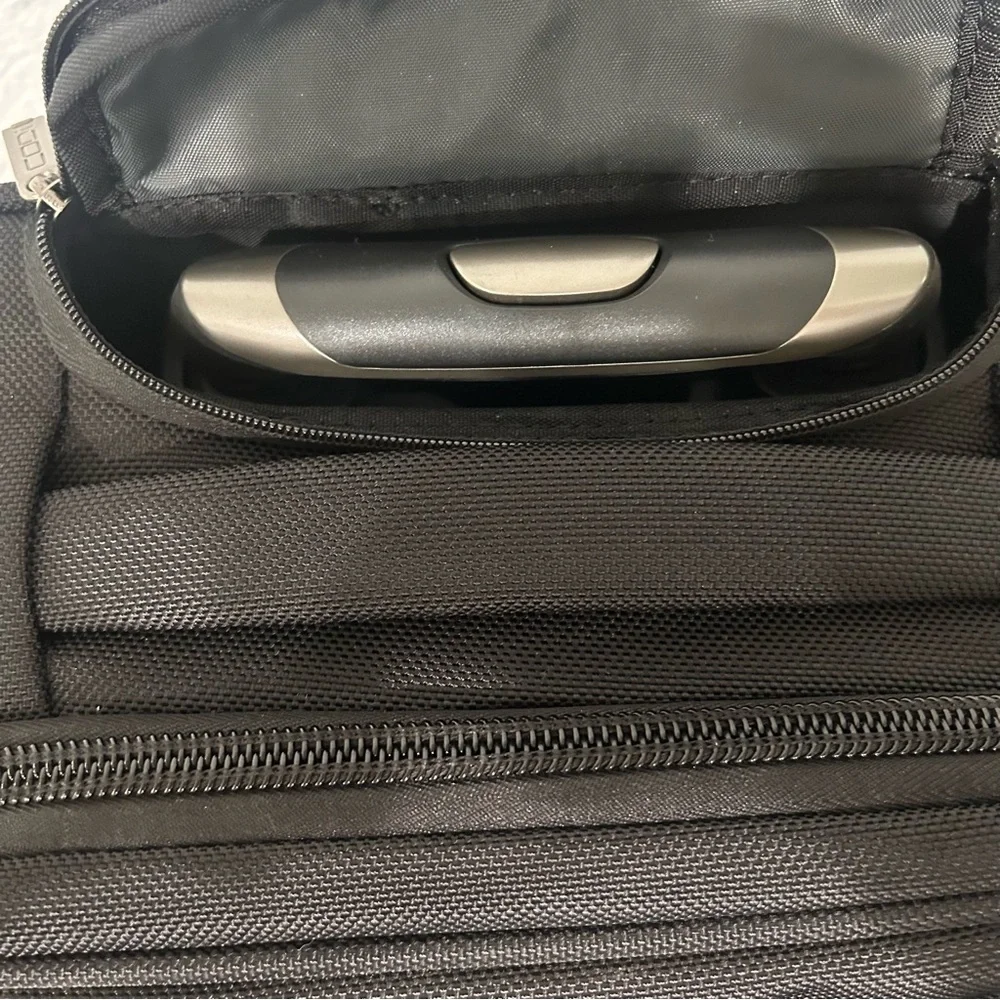 CODi Mobile Lite Wheeled Case -‎ 15.4”